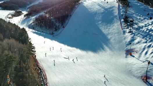 第四届全国新闻媒体滑雪邀请赛隆重举办