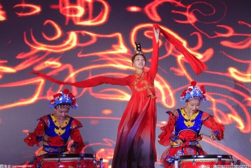 中国煤矿文工团推出自述情景晚会《不屈的舞者》在安源小剧场上演