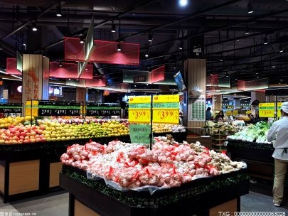 河北“石家庄特产”专区亮相北国超市 年味十足的商品吸引市民前来选购 