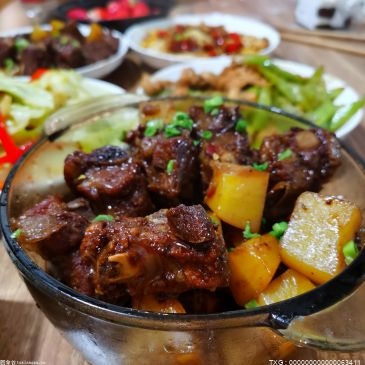 新疆大盘鸡的正宗做法是什么？新疆十大经典名菜都有哪些？